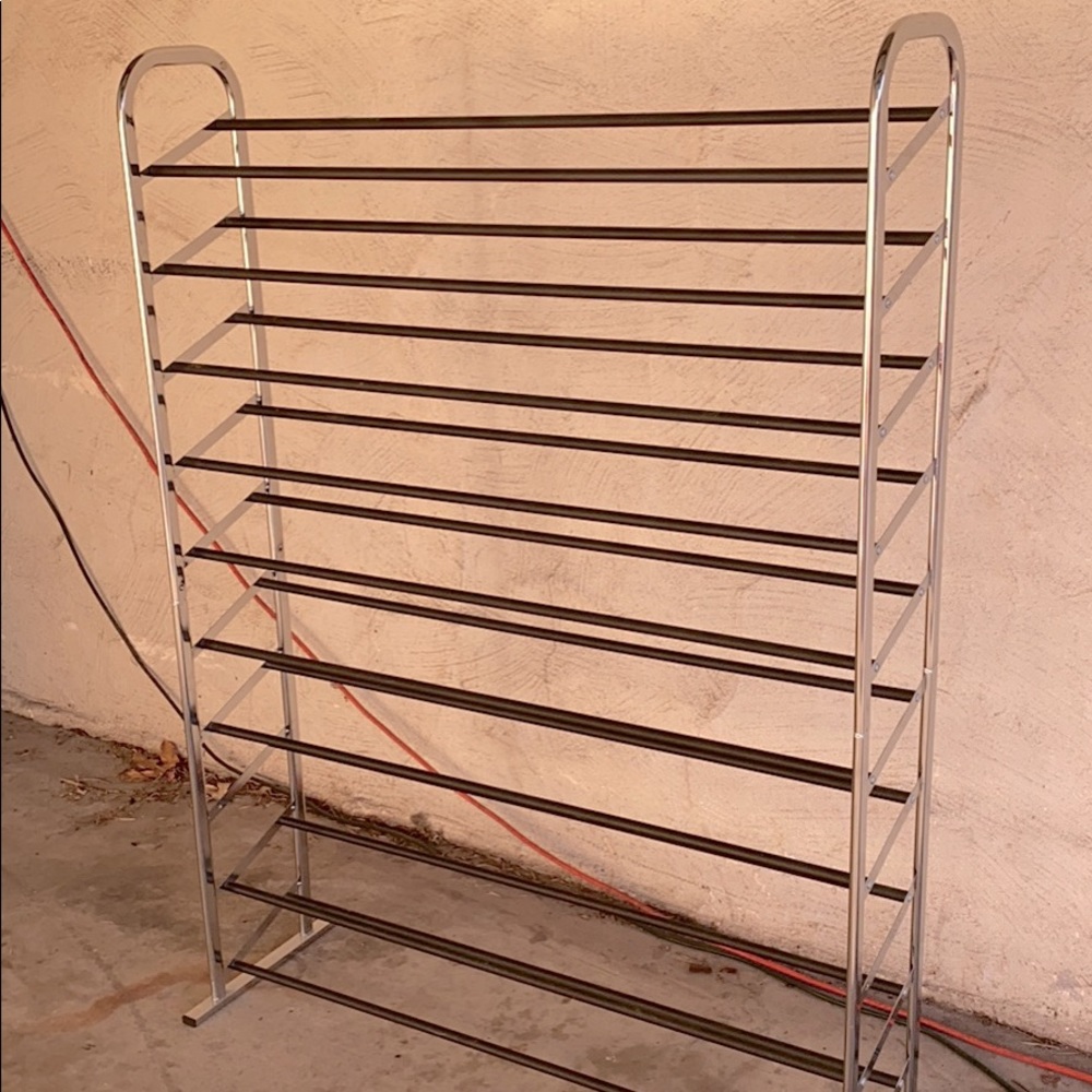 Wonderfully giant shoe rack
